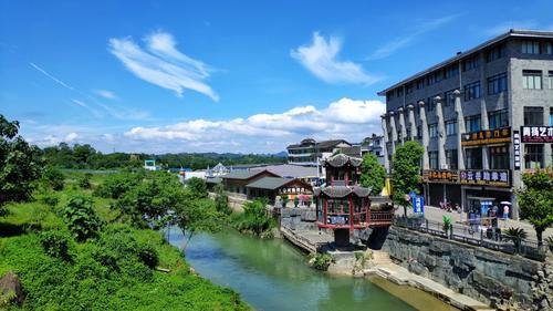 贵阳旅游攻略必玩的景点(贵阳旅游攻略必玩的景点地图图片)
