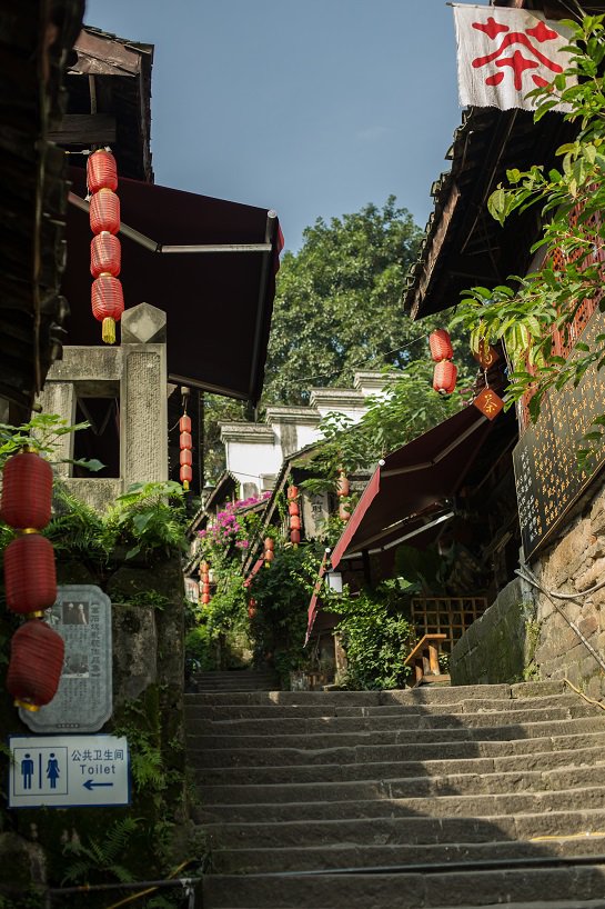 重庆旅游必去(去重庆旅游带什么必备品)