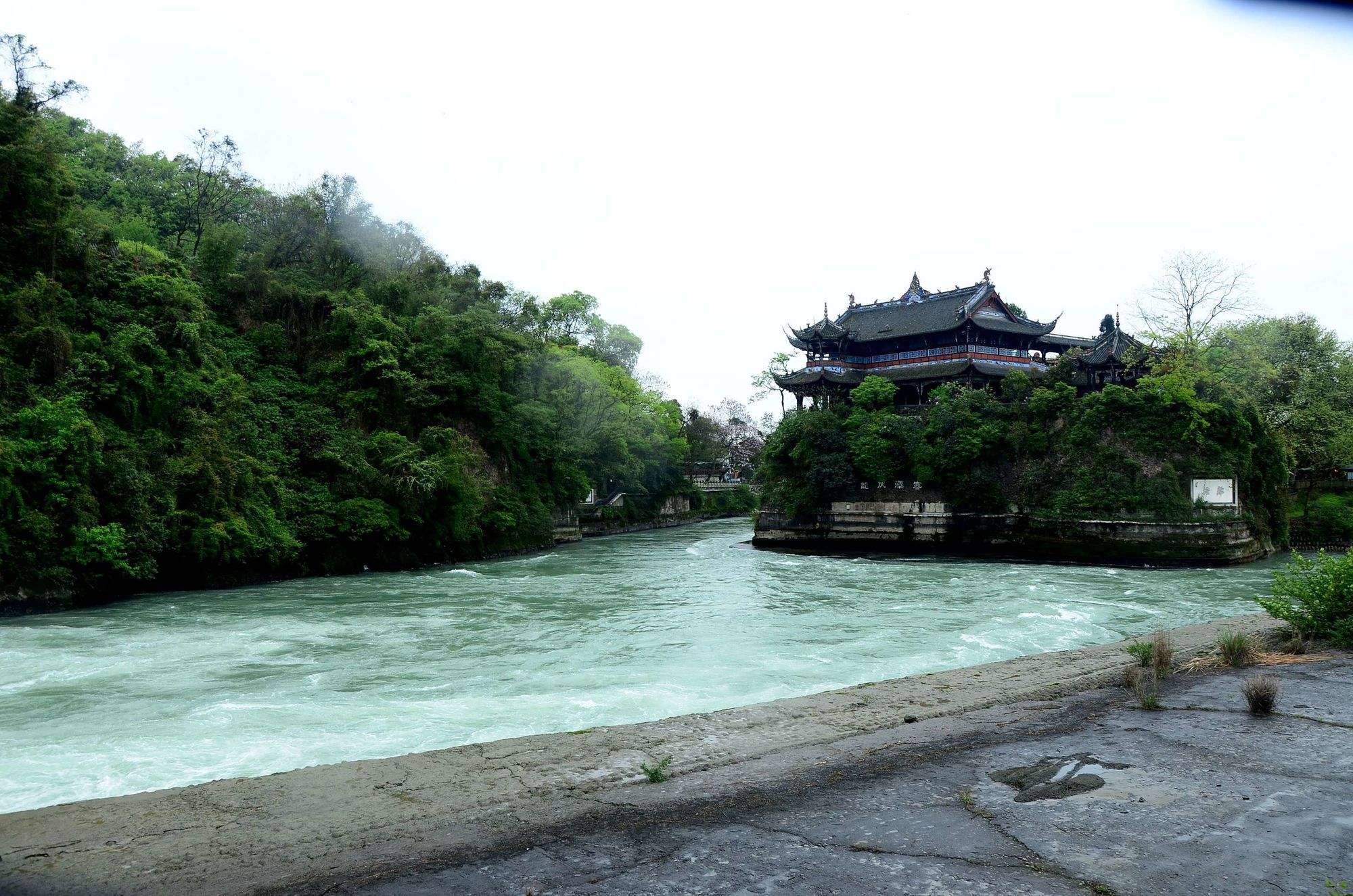 都江堰旅游(都江堰旅游投诉24小时热线电话)